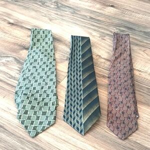 Lot / Bundle of 3 men's silk ties in excellent used condition